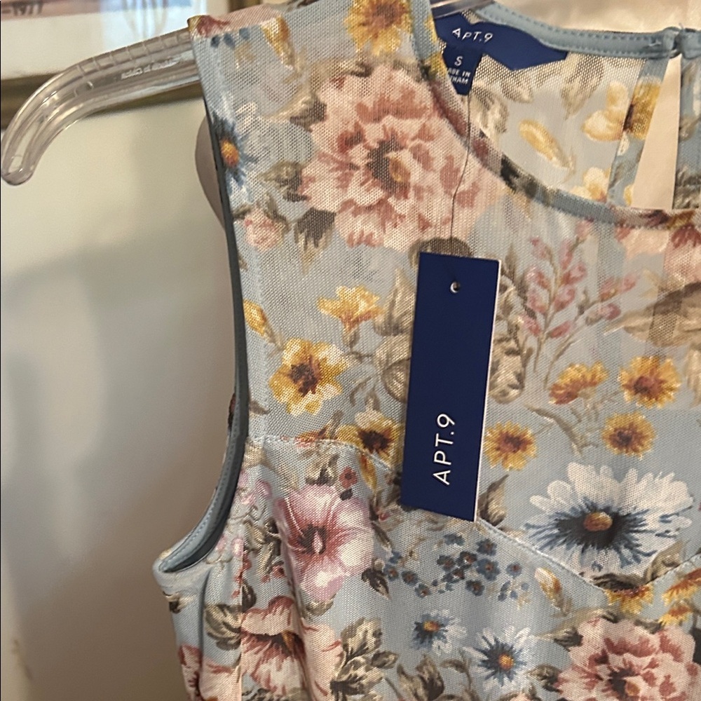Apt. 9 NWT Sleeveless Floral Sleeveless Top - Light Blue Small - Picture 7 of 13